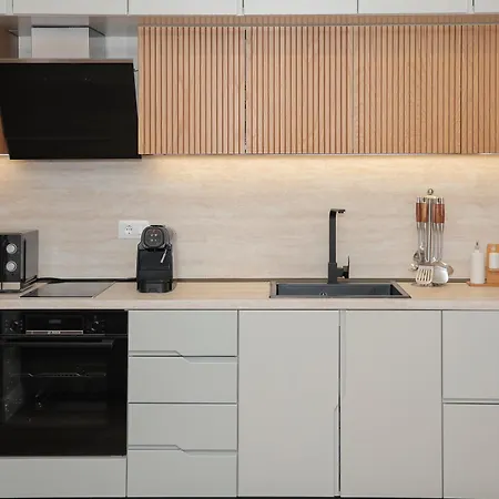 Exclusive Luxury & Free Parking Tiran