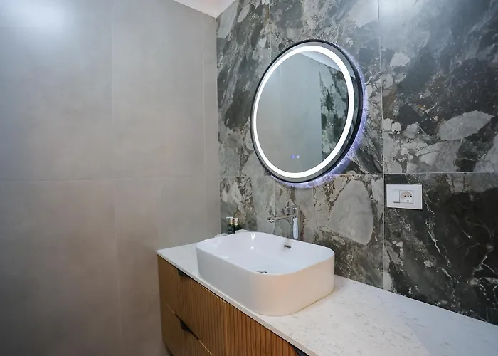 Exclusive Luxury & Free Parking Apartment *