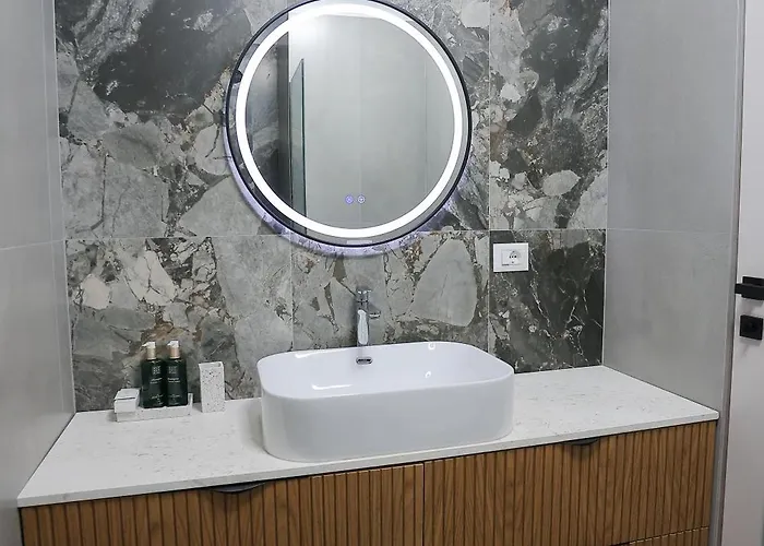 Exclusive Luxury & Free Parking *