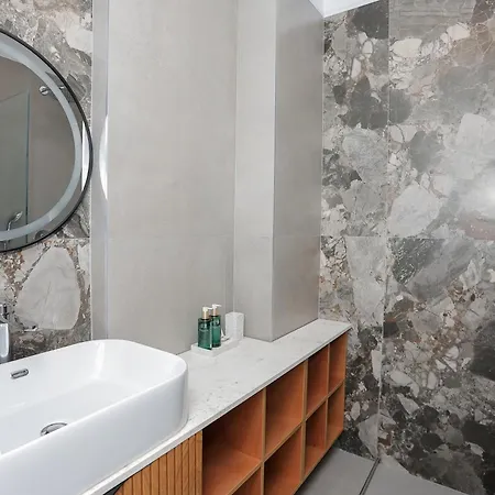 Exclusive Luxury & Free Parking *