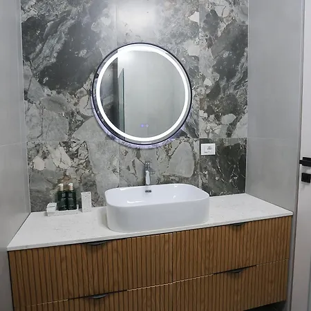 Exclusive Luxury & Free Parking *