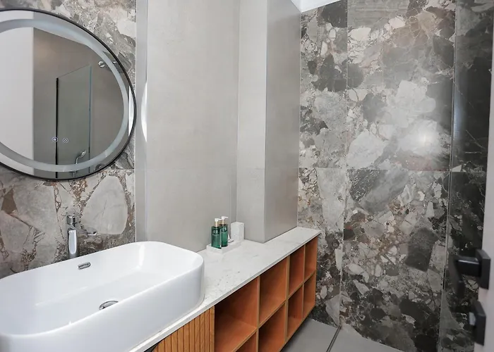 Exclusive Luxury & Free Parking *